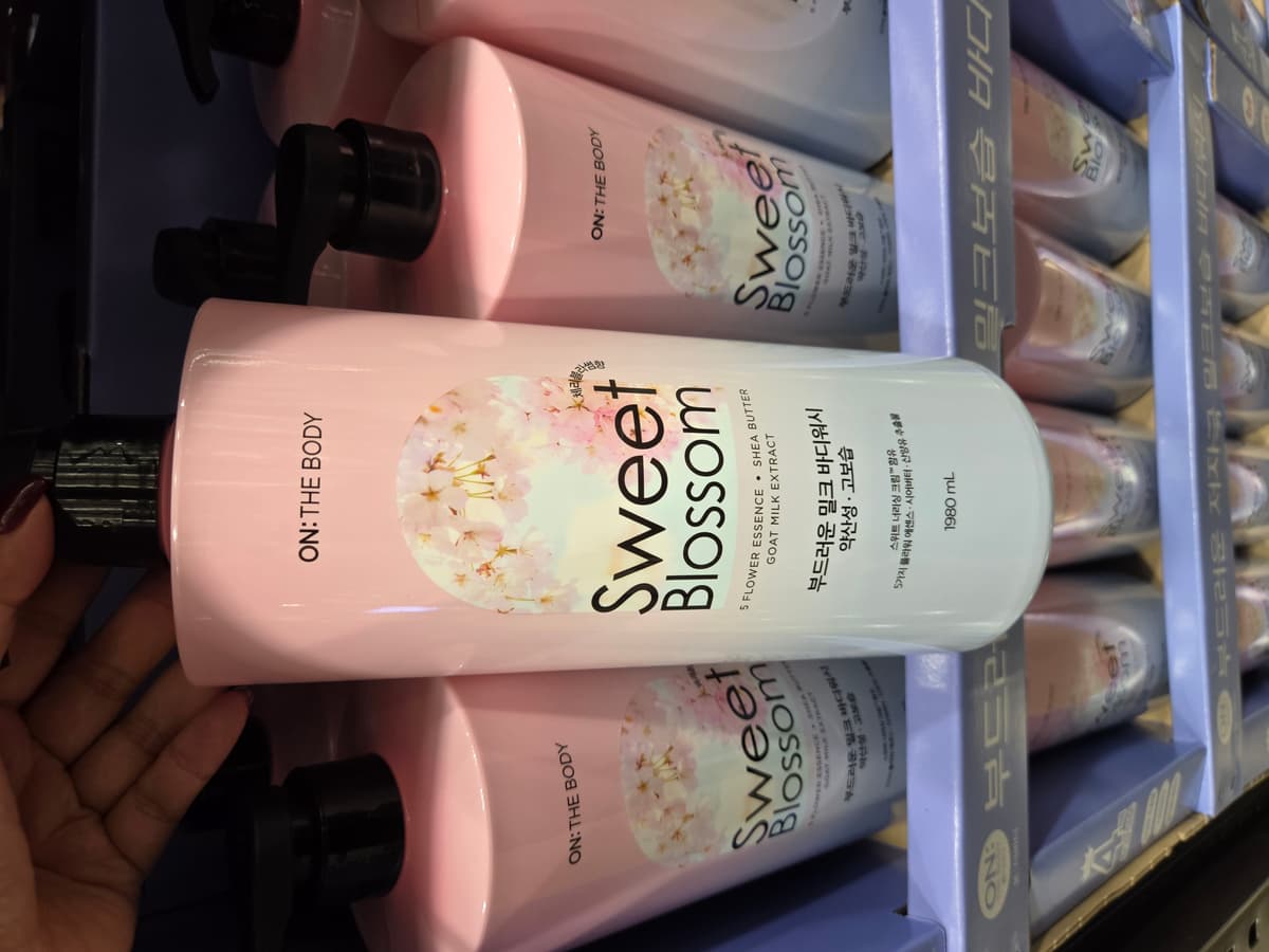 ON THE BODY SWEET BLOSSOM BODY WASH 1980ml