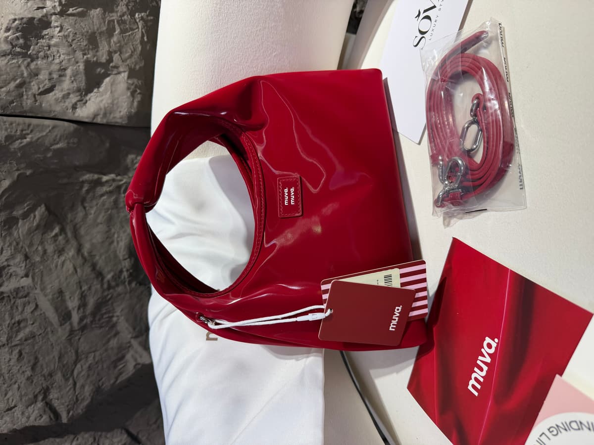 MUVA. Triangular Rice Ball Handbag - Party red