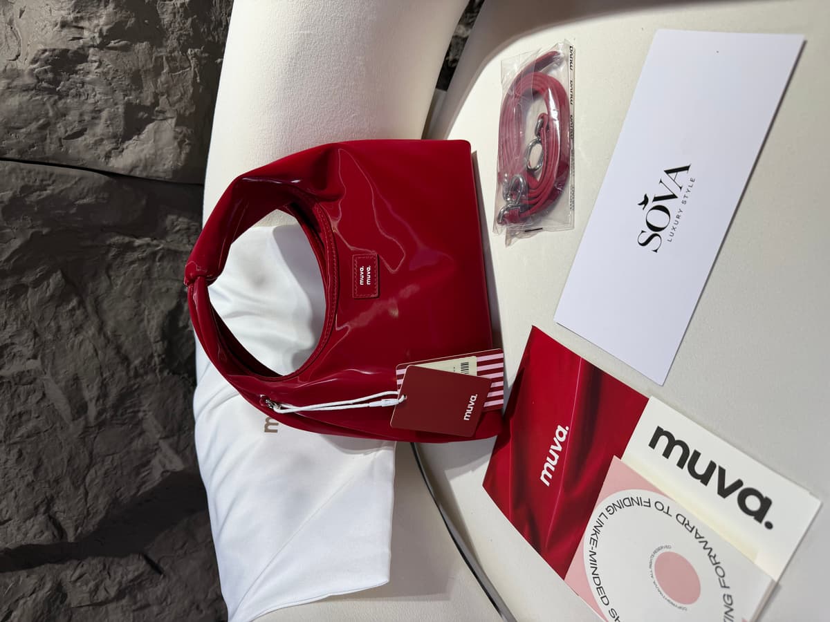 MUVA. Triangular Rice Ball Handbag - Party red